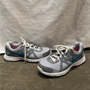Nike revolution 2